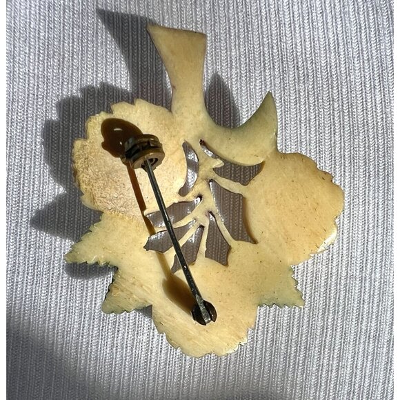 Vintage Hand-Carved Celluloid Yellow Roses Brooch Pin 1940s - Picture 6 of 7